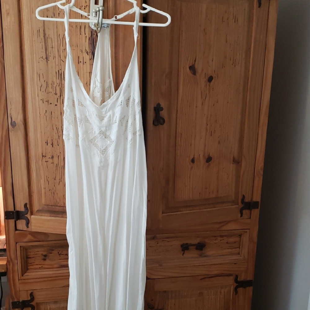 Raviya Elegant White Backless Dress